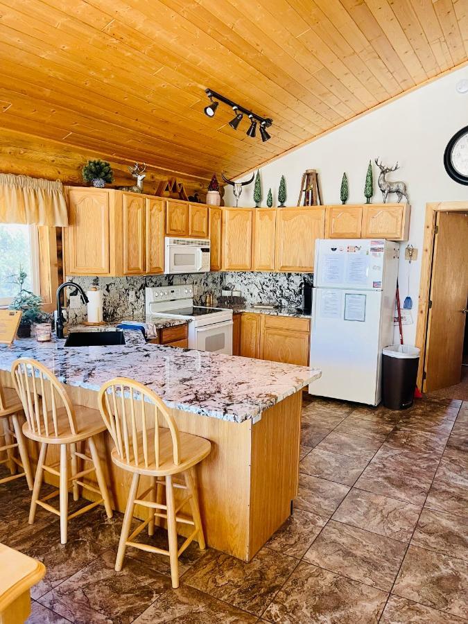 Adventure Awaits 3King Bed,2Bath Log Cabin In Heart Of Duck Creek Village! Kültér fotó