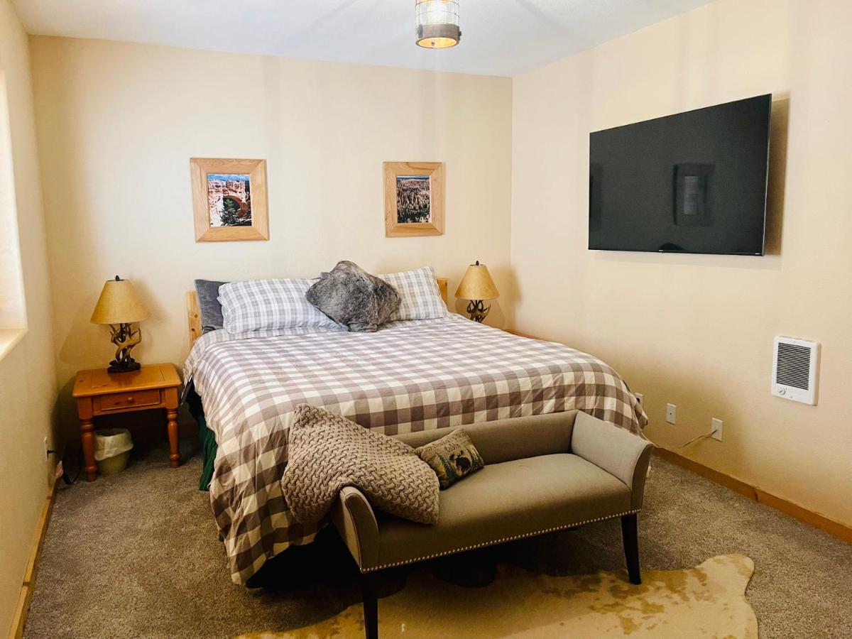 Adventure Awaits 3King Bed,2Bath Log Cabin In Heart Of Duck Creek Village! Kültér fotó