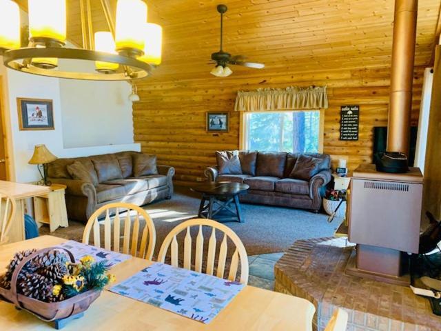 Adventure Awaits 3King Bed,2Bath Log Cabin In Heart Of Duck Creek Village! Kültér fotó